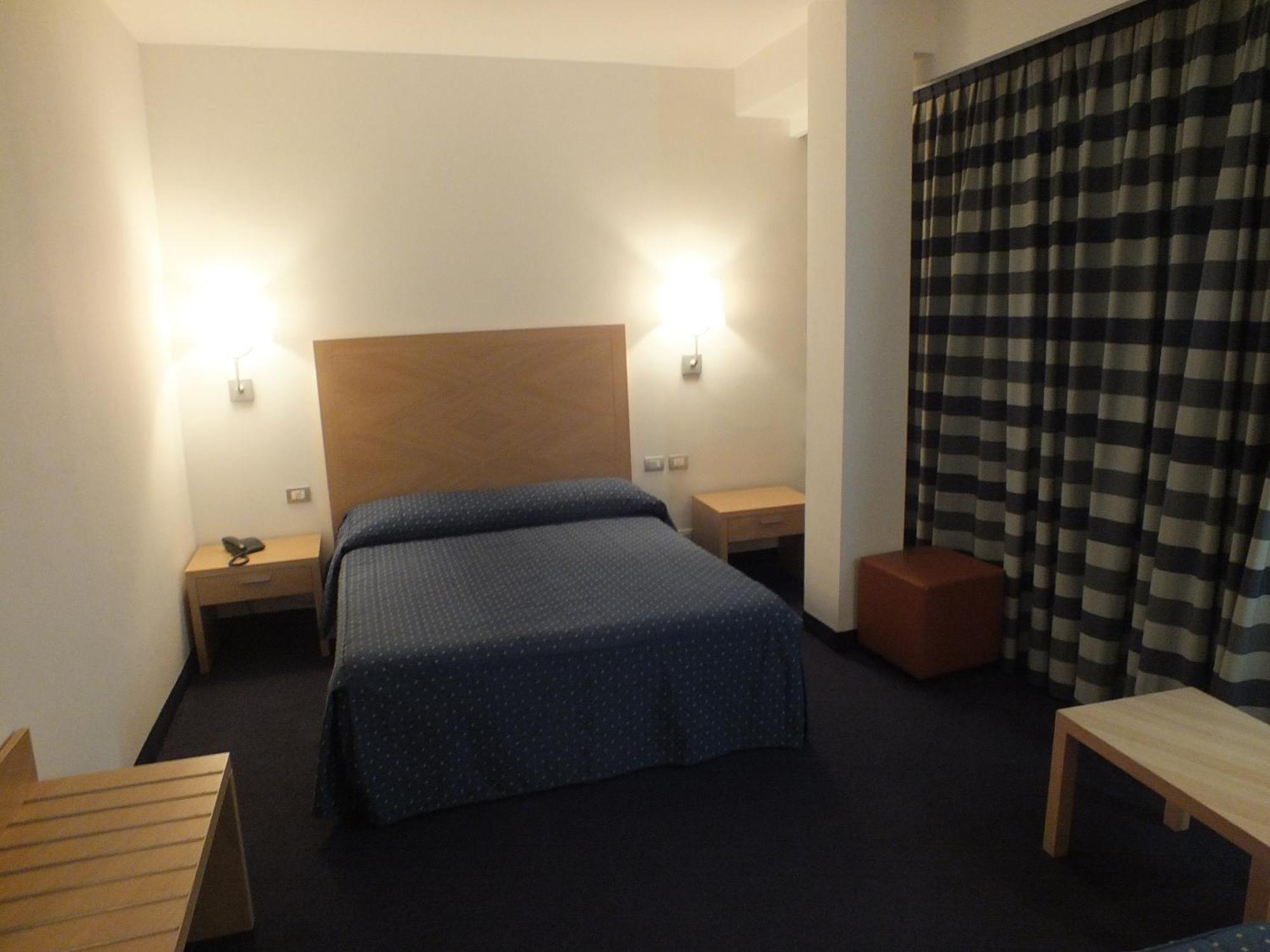 Single Room,698922456:JPEG